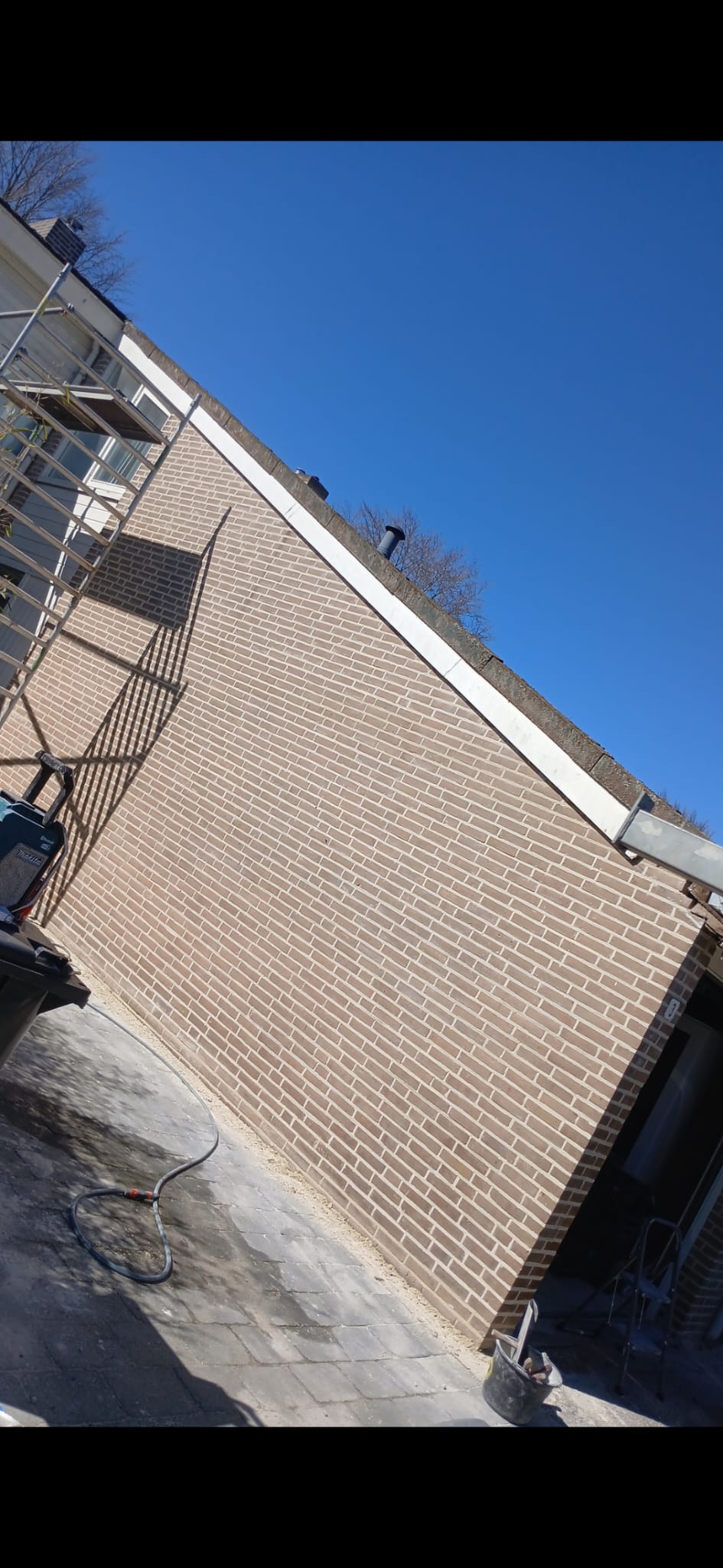Afgerond voegwerk bij onderhoud aan pand